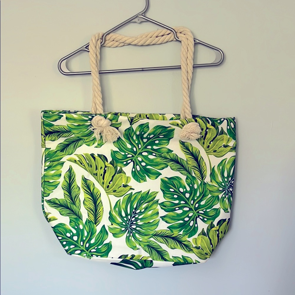 Leaf pattern beach bag
